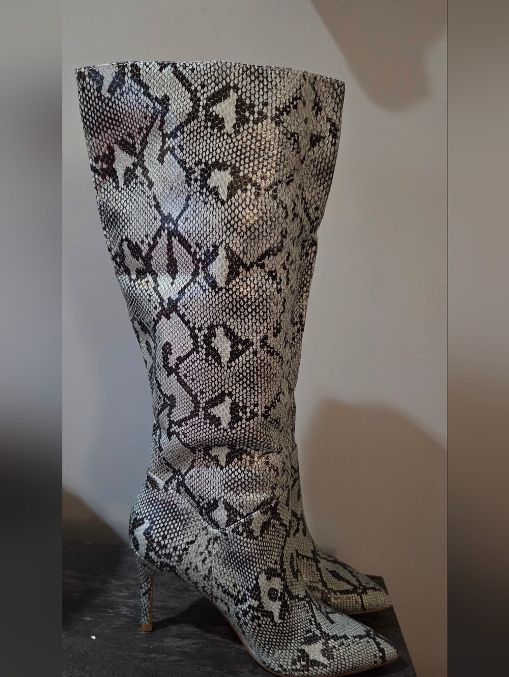 NEW!Steve Madden Snakeskin Pattern High Heels Boots